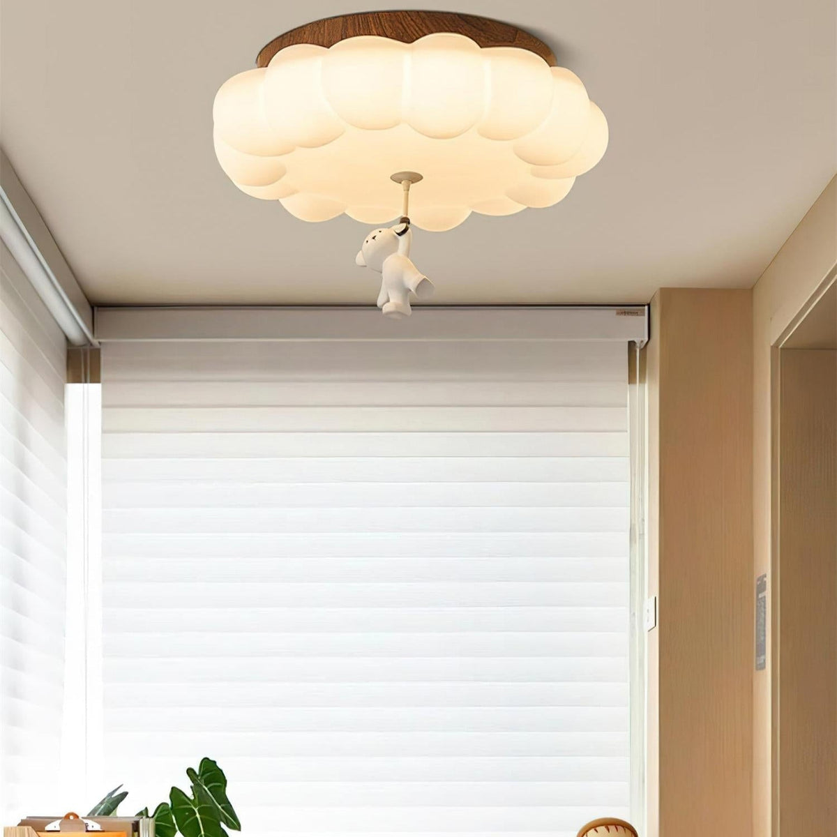 Quen urocza lampa sufitowa w kształcie chmurki z figurką misia