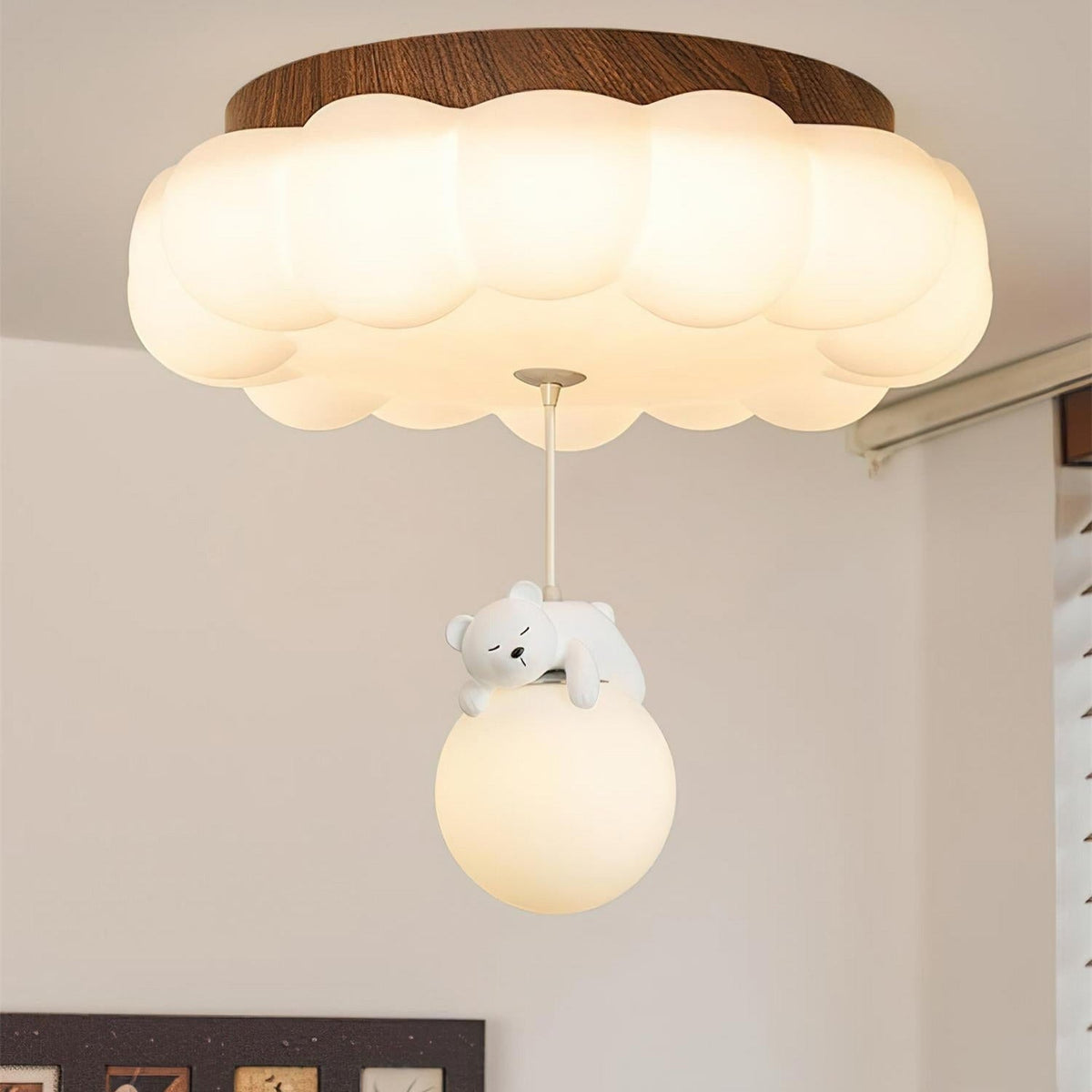 Quen urocza lampa sufitowa w kształcie chmurki z figurką misia