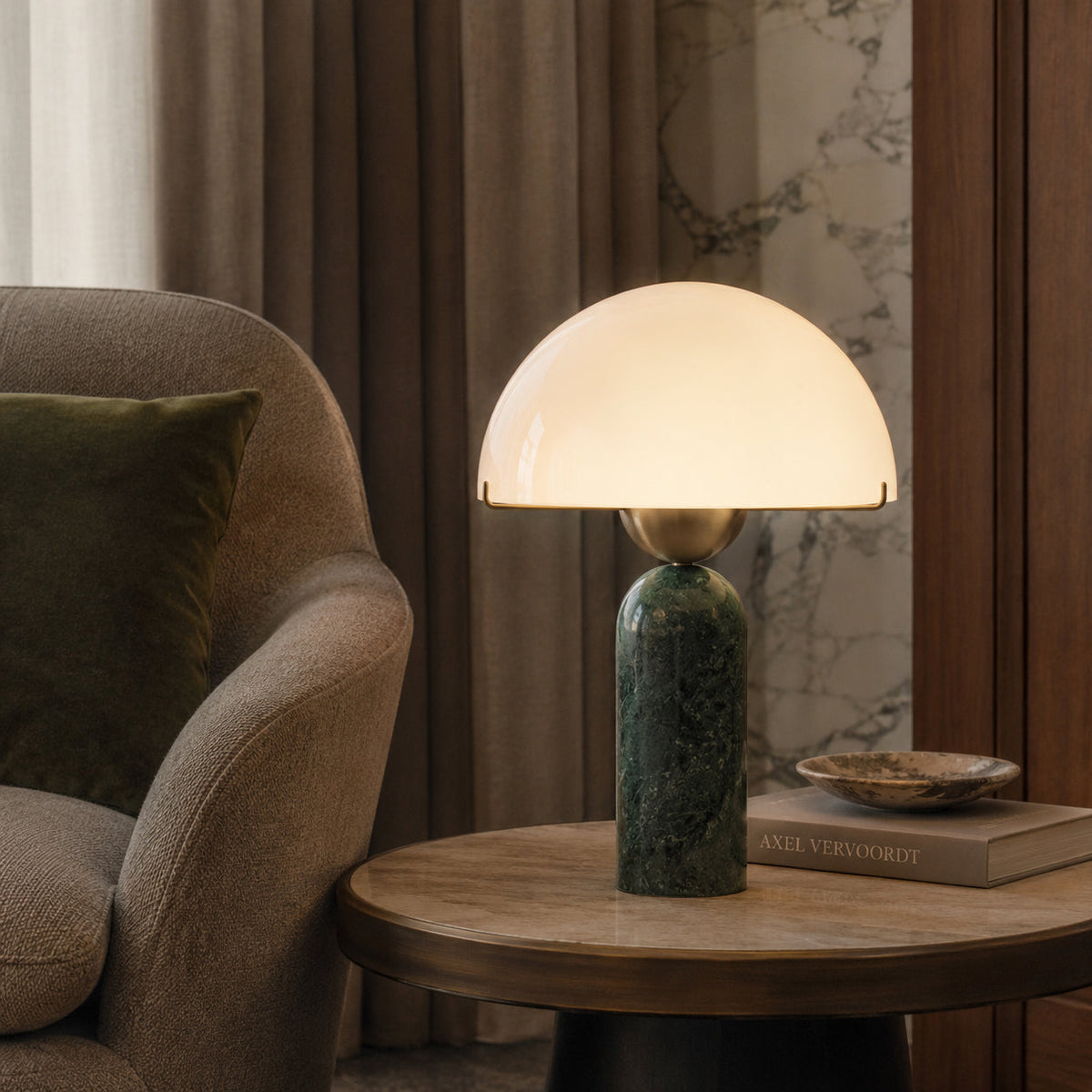 Nerarena lampa stołowa z marmuru