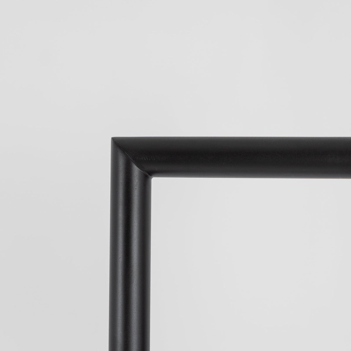 Nell minimalistyczna lampa stojąca