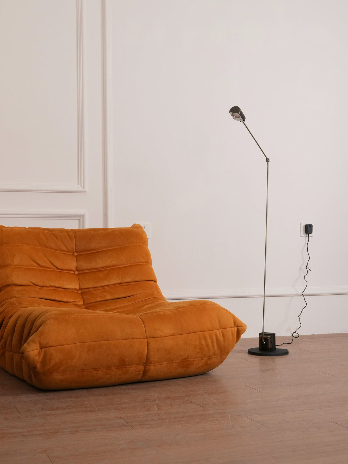 Nerilux regulowana lampa stojąca
