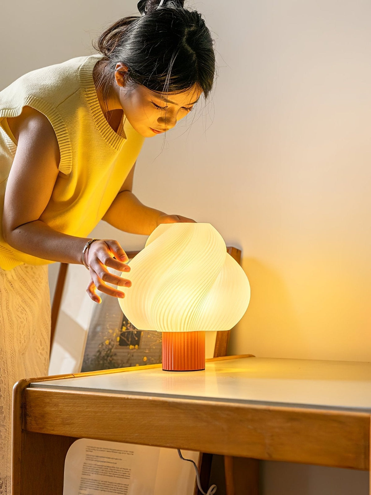 Buffy nowoczesna lampa stołowa z tworzywa sztucznego