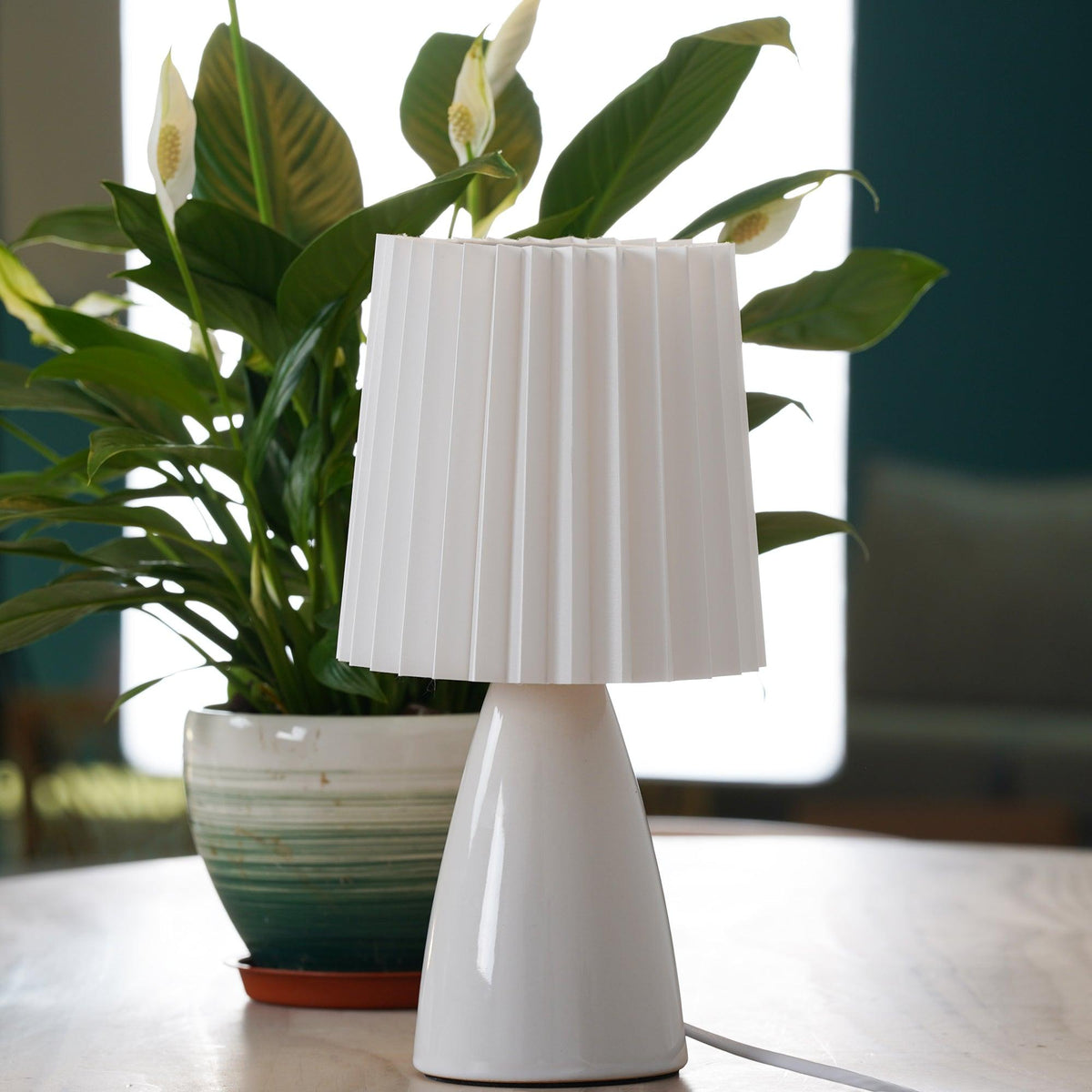 Boko minimalistyczna lampa stołowa z płótna