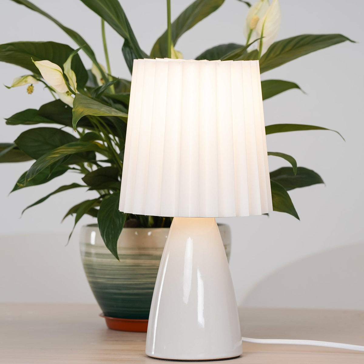 Boko minimalistyczna lampa stołowa z płótna