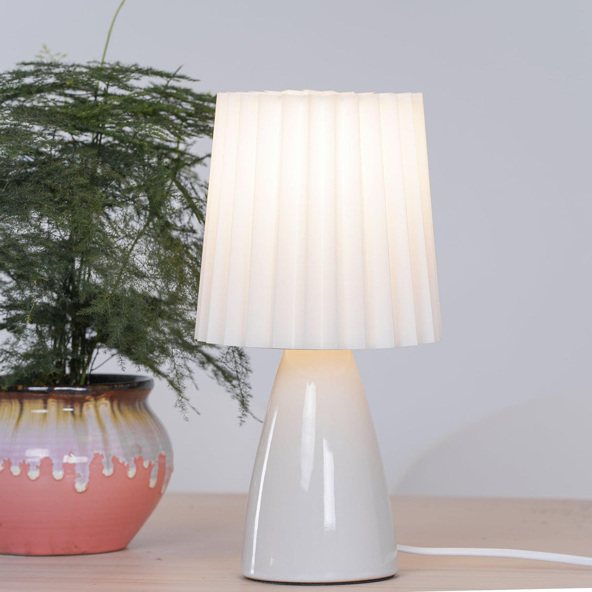 Boko minimalistyczna lampa stołowa z płótna