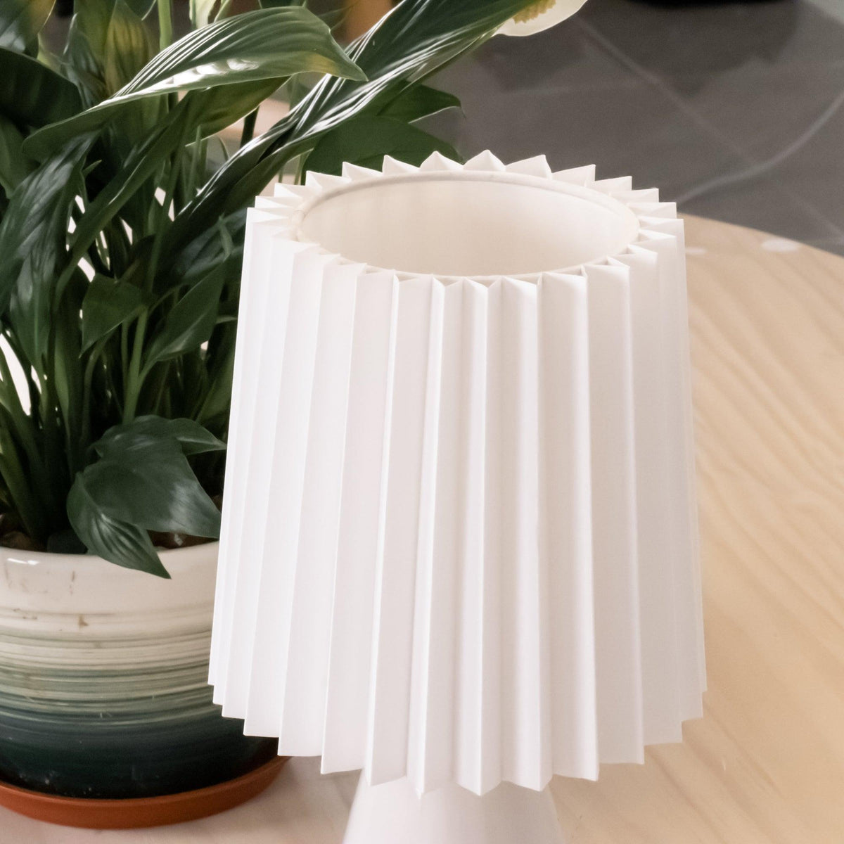 Boko minimalistyczna lampa stołowa z płótna