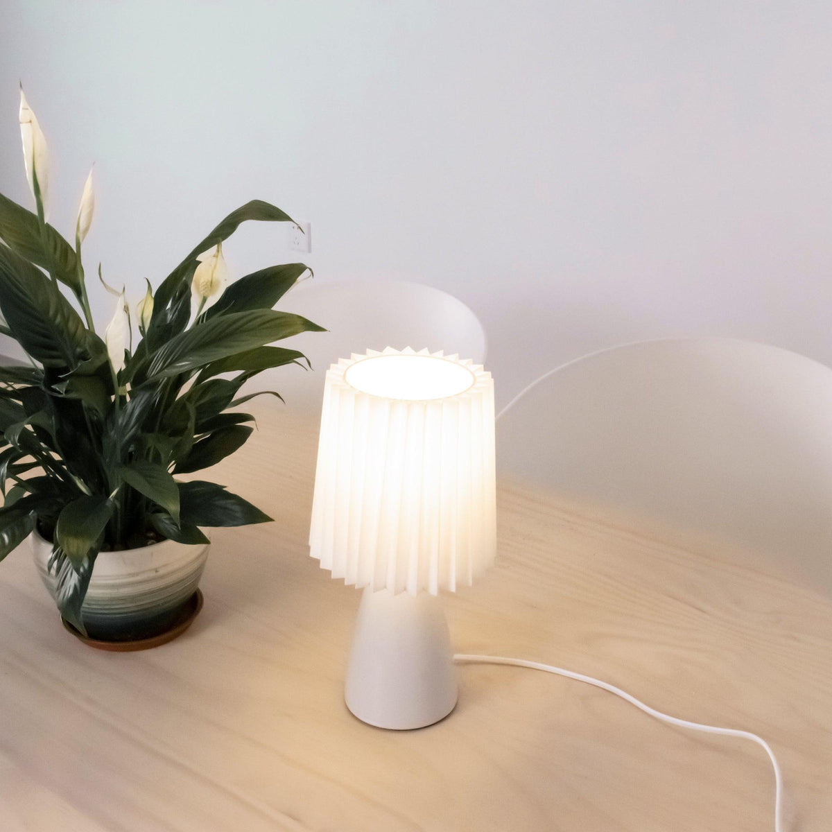 Boko minimalistyczna lampa stołowa z płótna