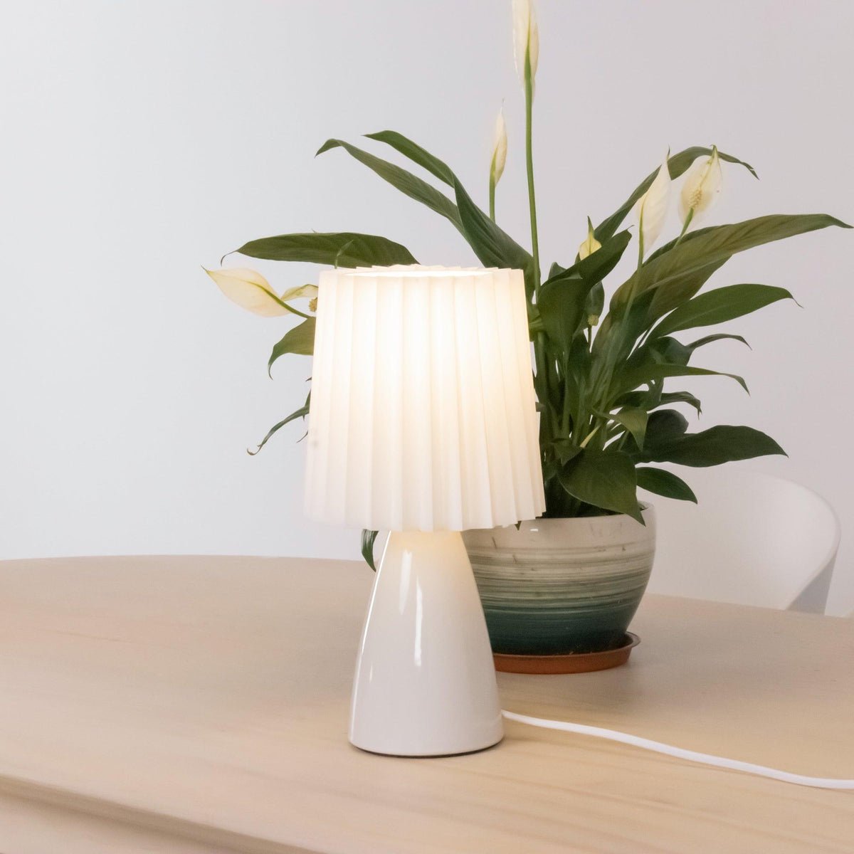 Boko minimalistyczna lampa stołowa z płótna