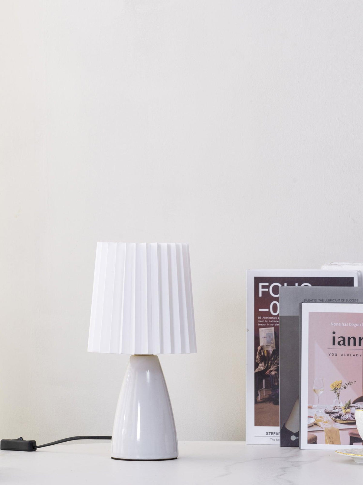 Boko minimalistyczna lampa stołowa z płótna