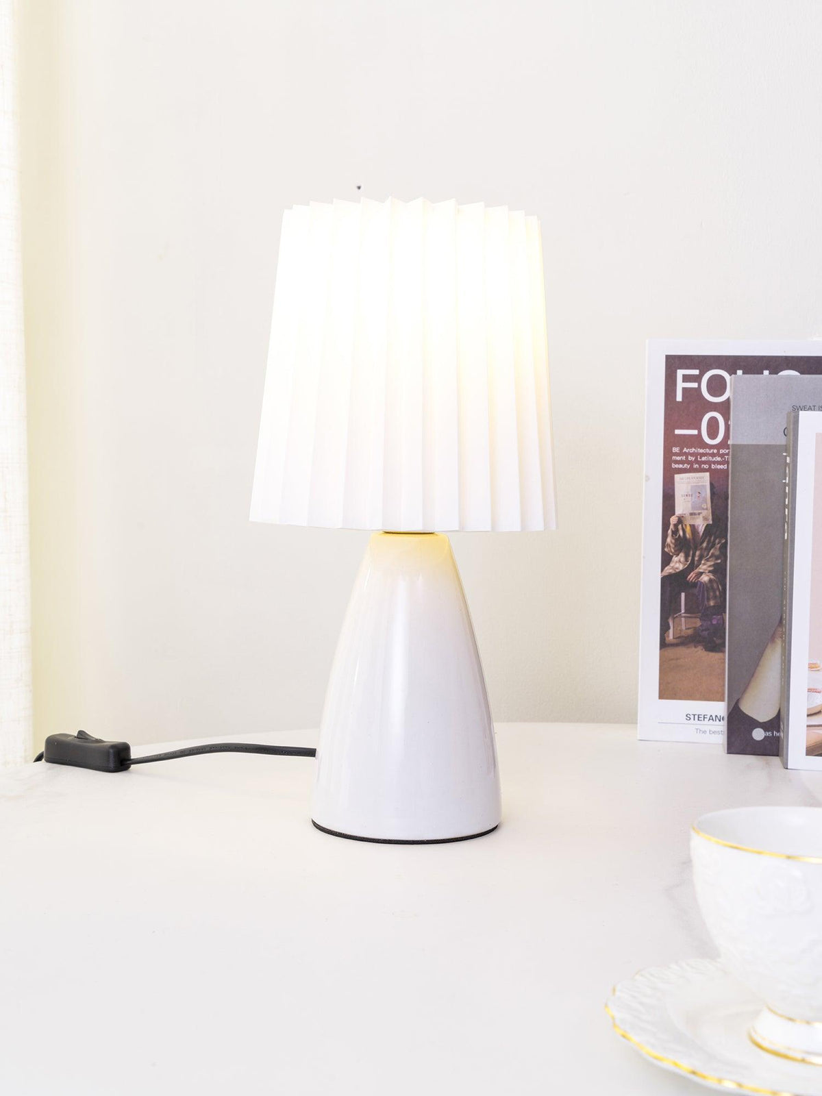 Boko minimalistyczna lampa stołowa z płótna