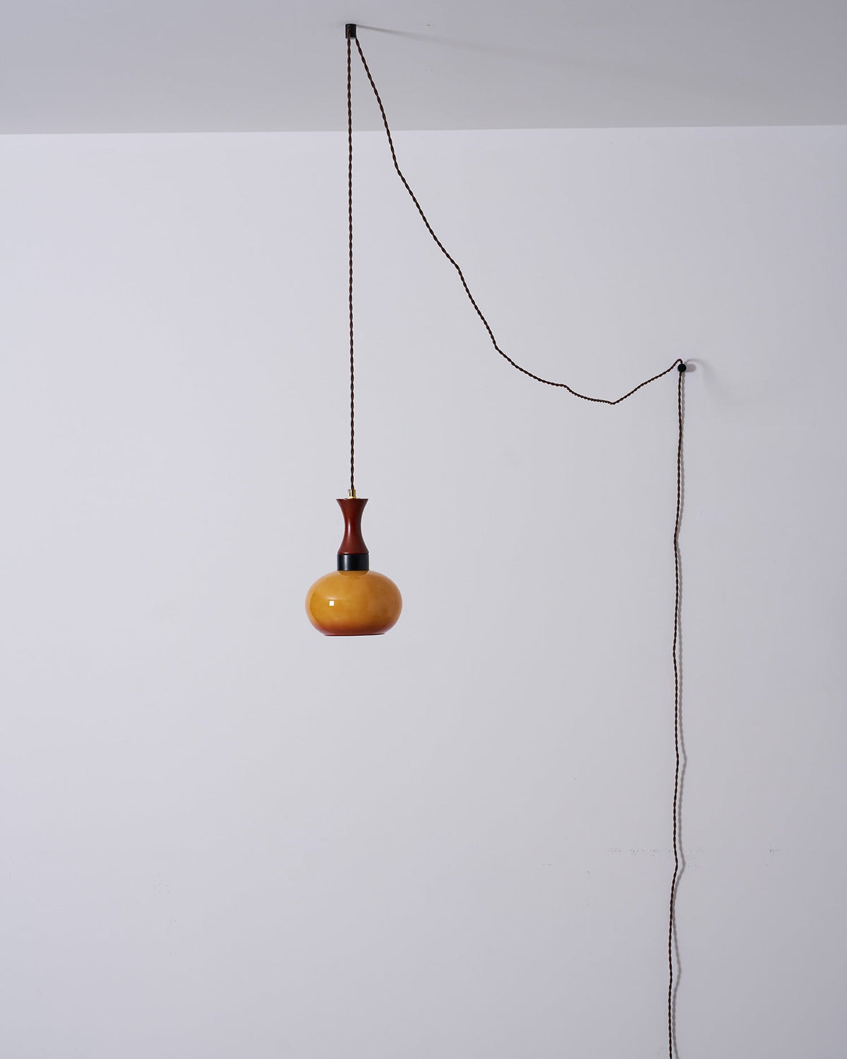 Chara lampa wisząca z wtyczką