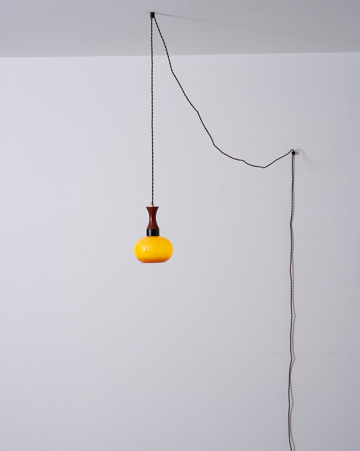 Chara lampa wisząca z wtyczką