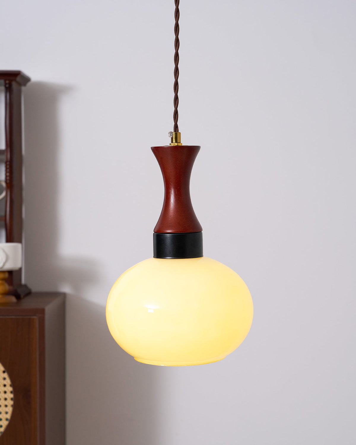 Chara lampa wisząca z wtyczką