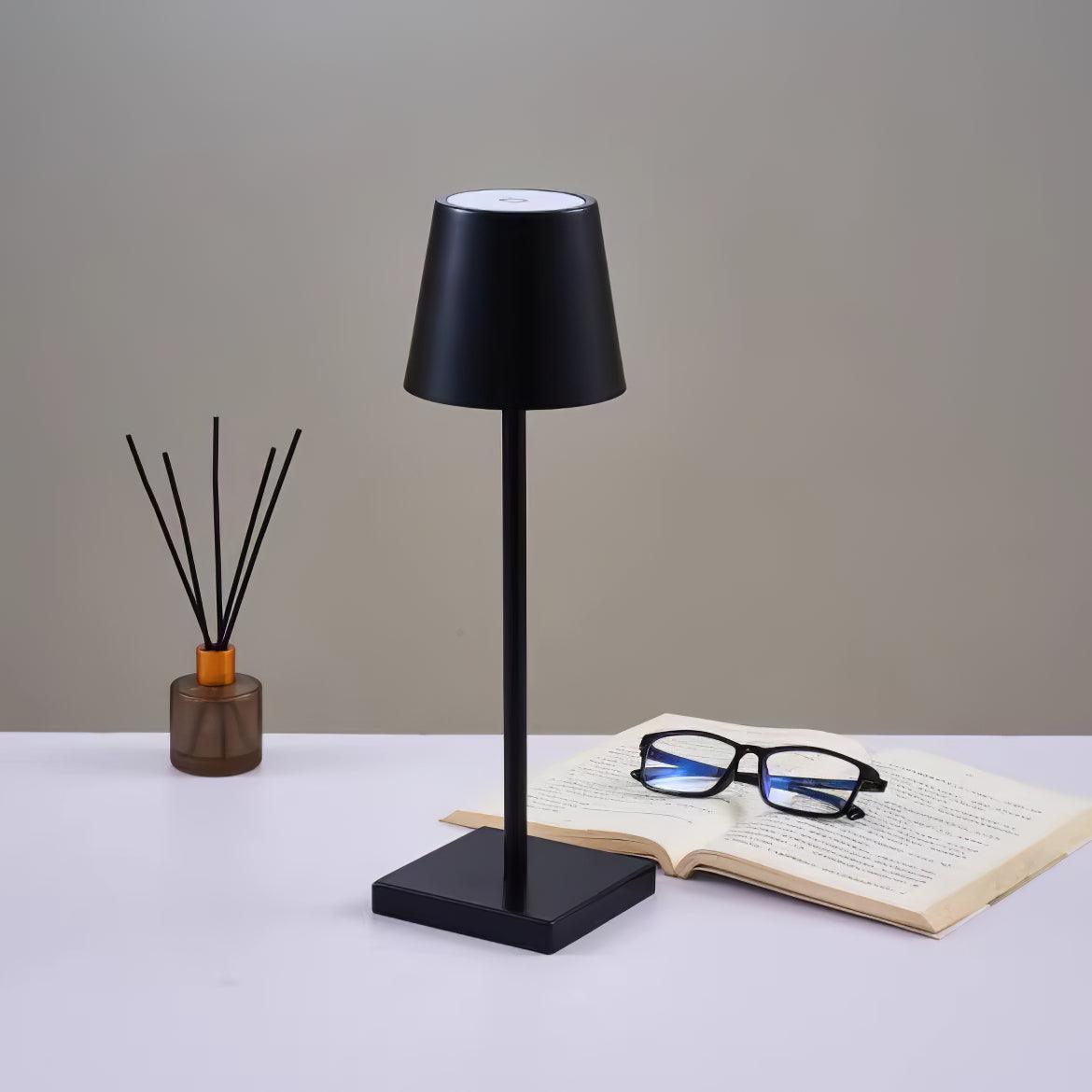 Viraorelia lampa stołowa