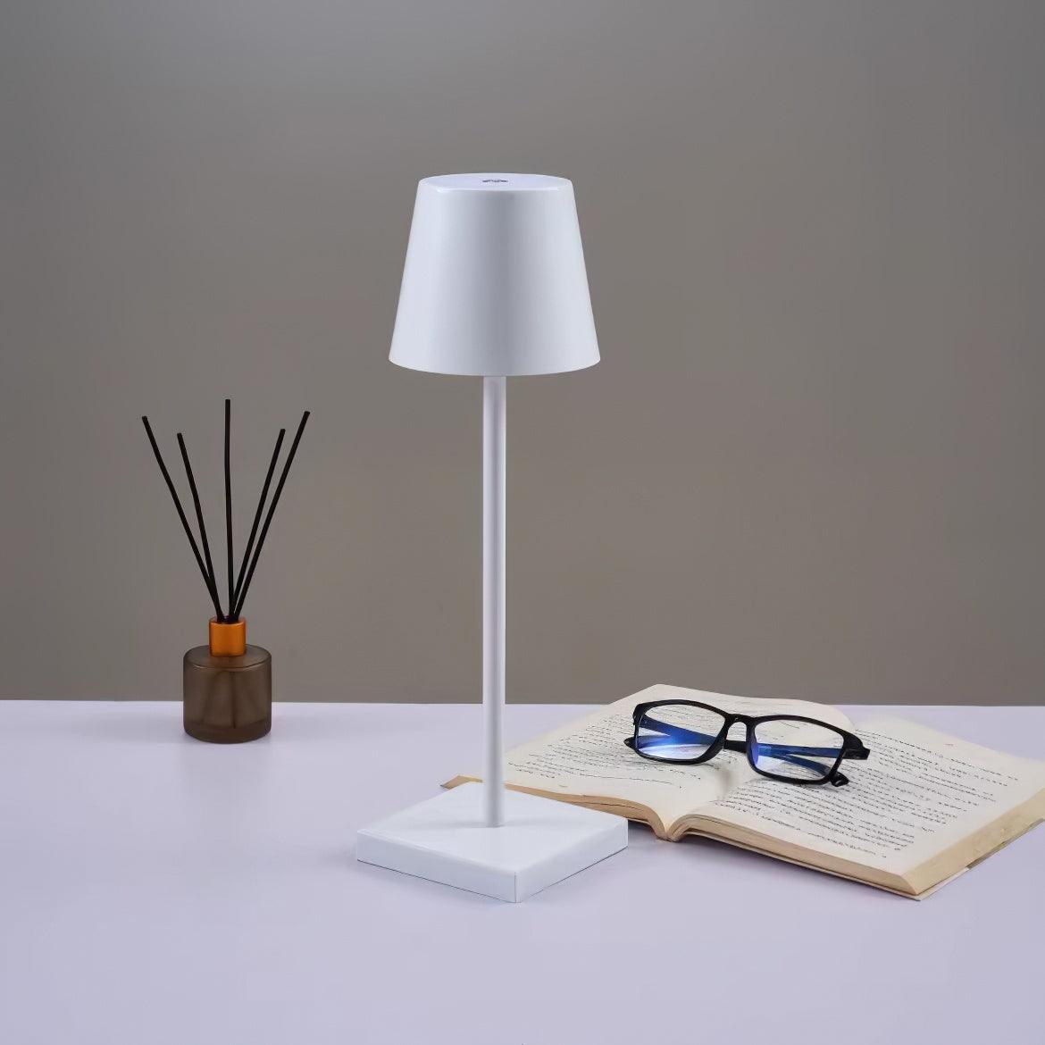 Viraorelia lampa stołowa