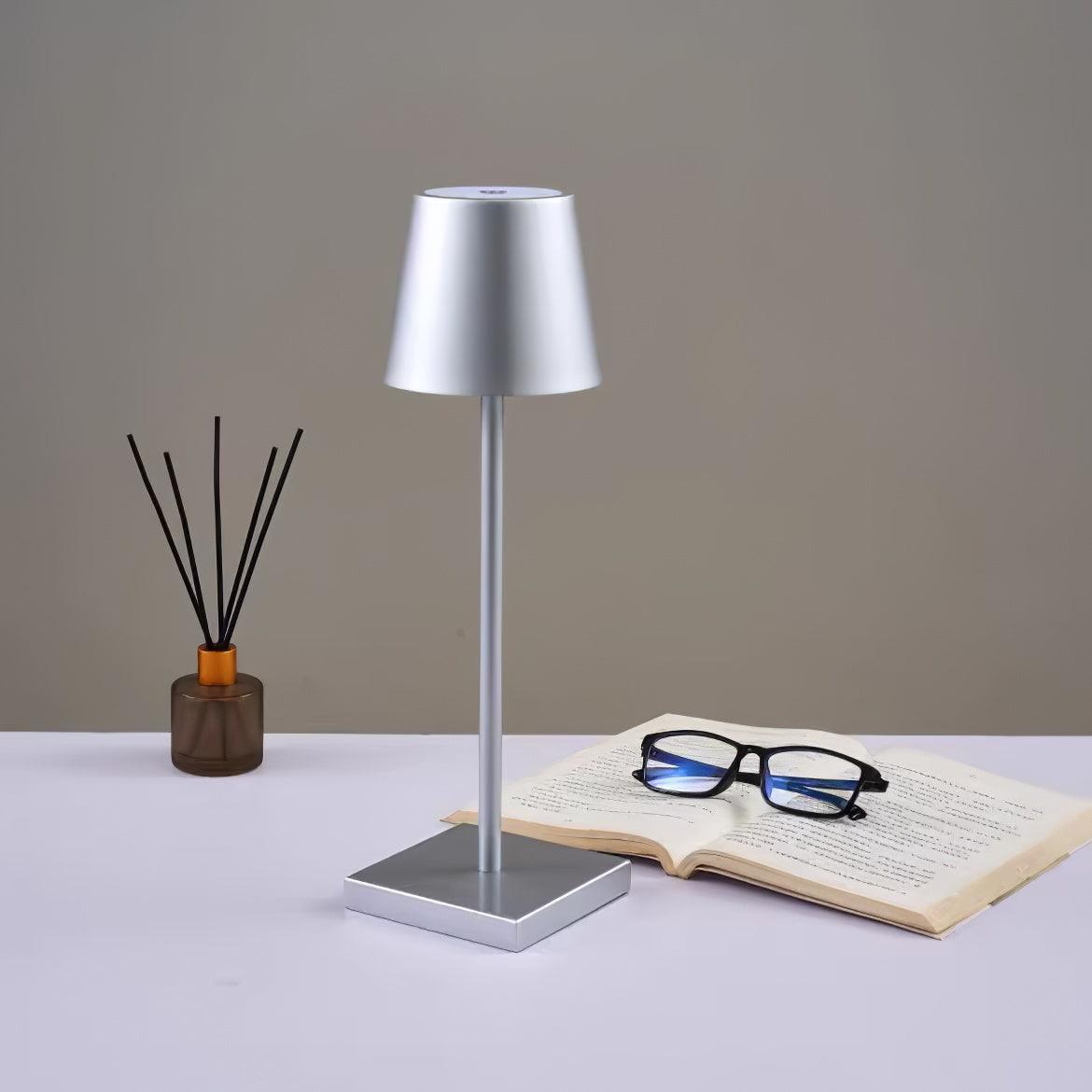 Viraorelia lampa stołowa
