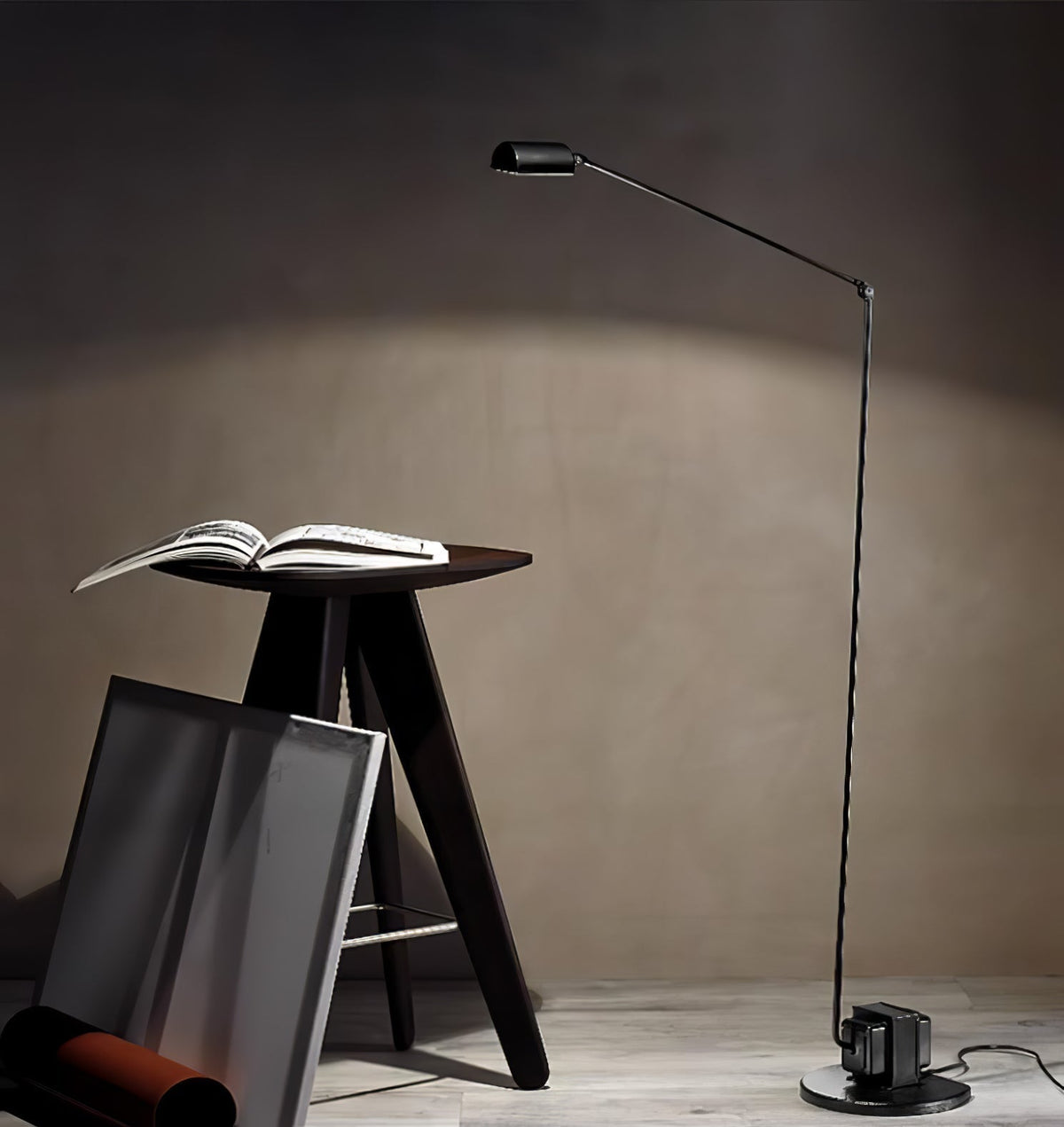Nerilux regulowana lampa stojąca