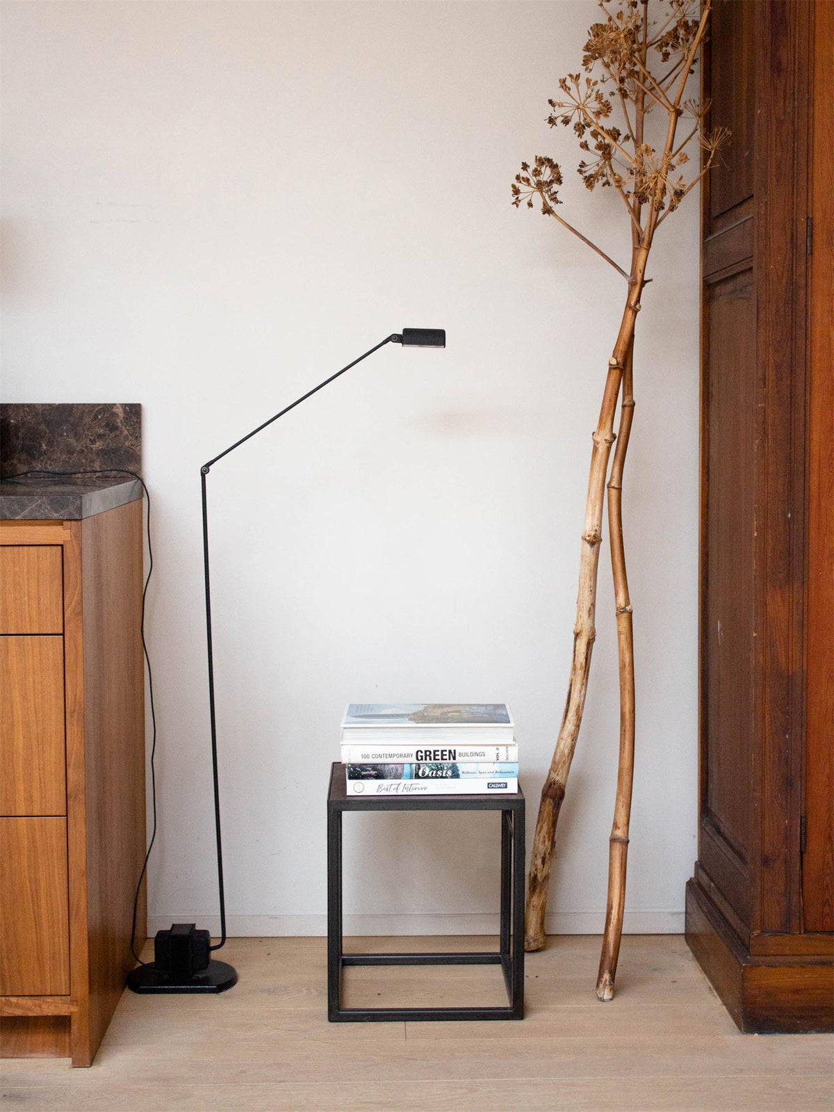 Nerilux regulowana lampa stojąca