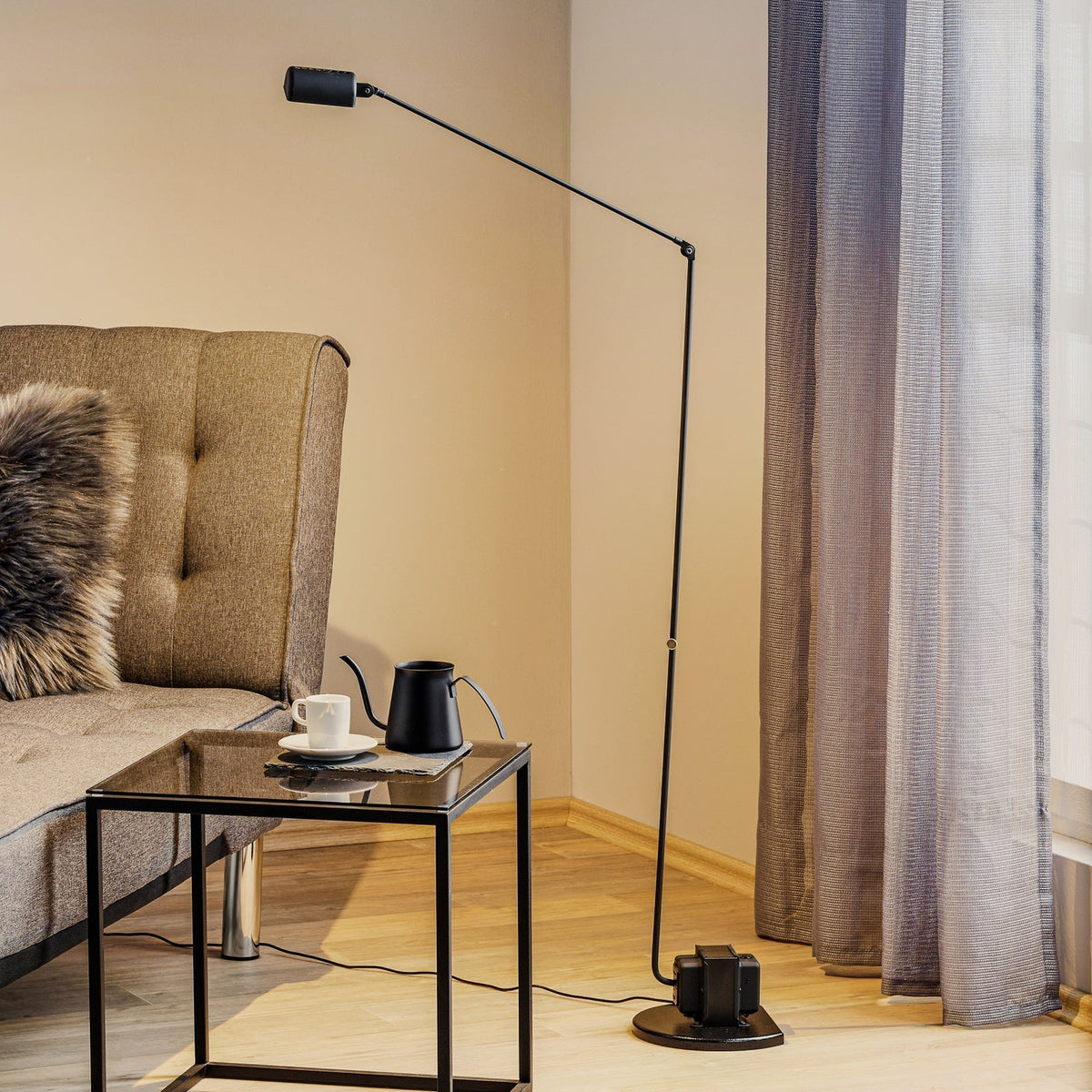 Nerilux regulowana lampa stojąca