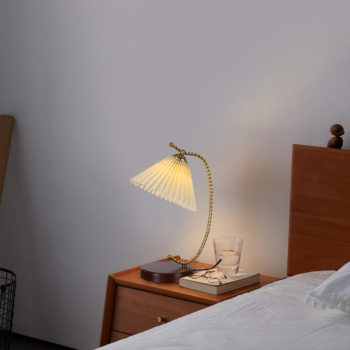 Kostor lampa stołowa