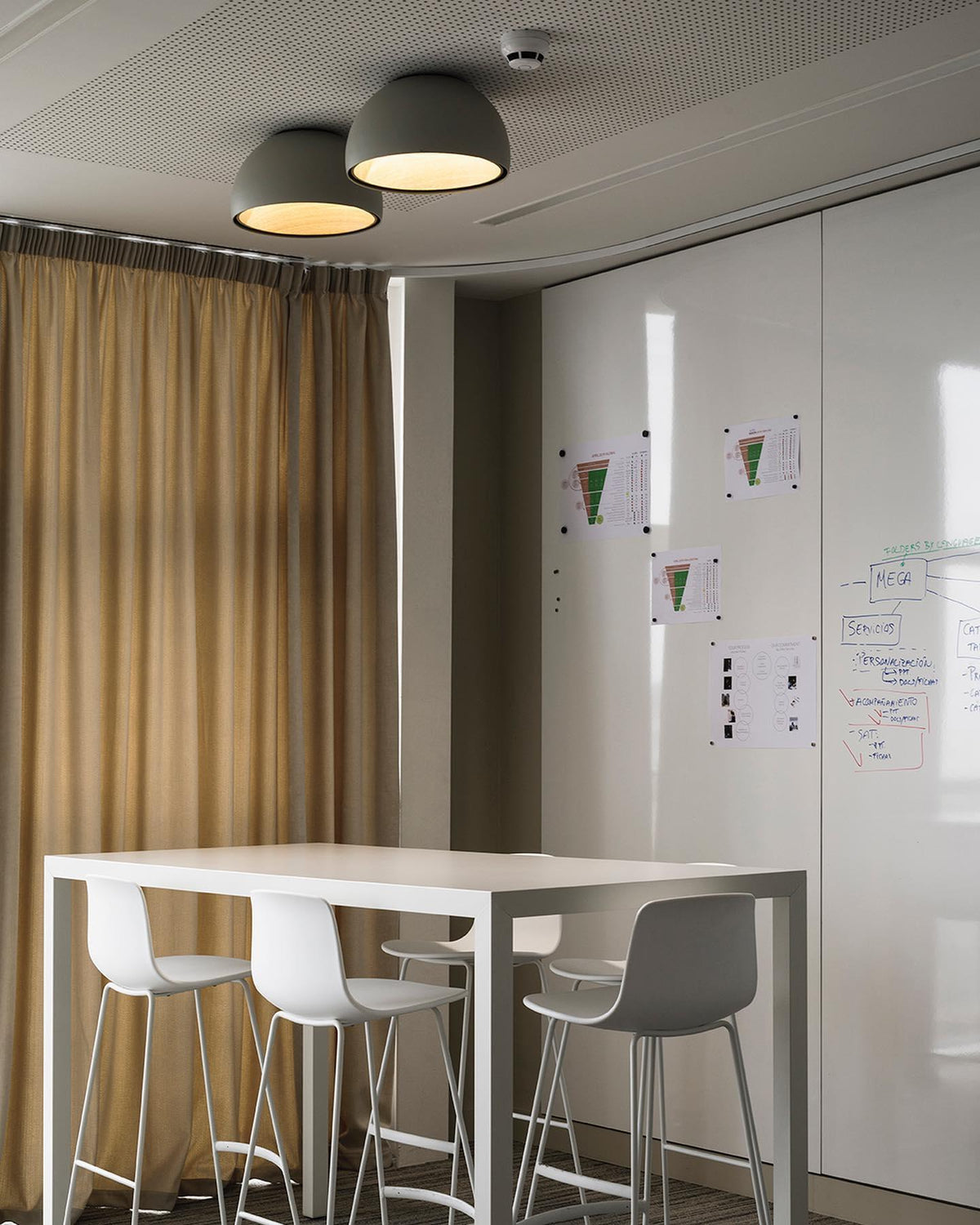 Flanel lampa sufitowa kopuła drewno wewnątrz ciepła nowoczesna minimalistyczna salon | Cielum