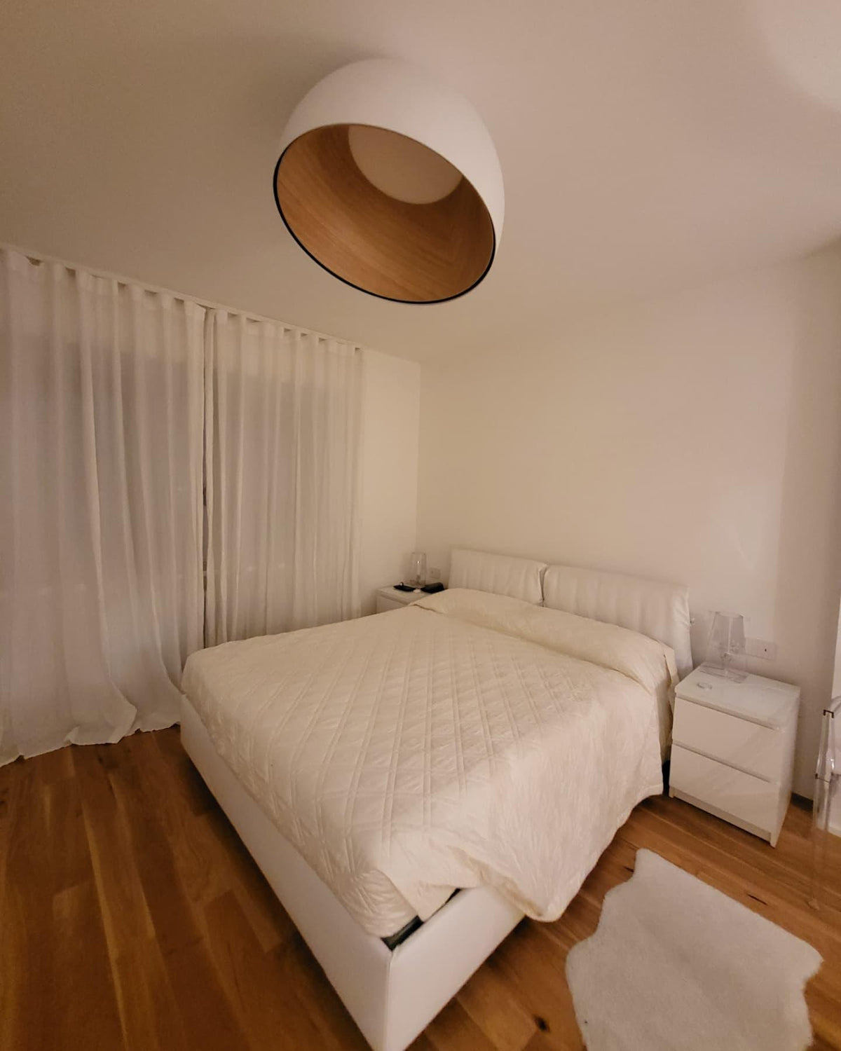 Flanel lampa sufitowa kopuła drewno wewnątrz ciepła nowoczesna minimalistyczna salon | Cielum