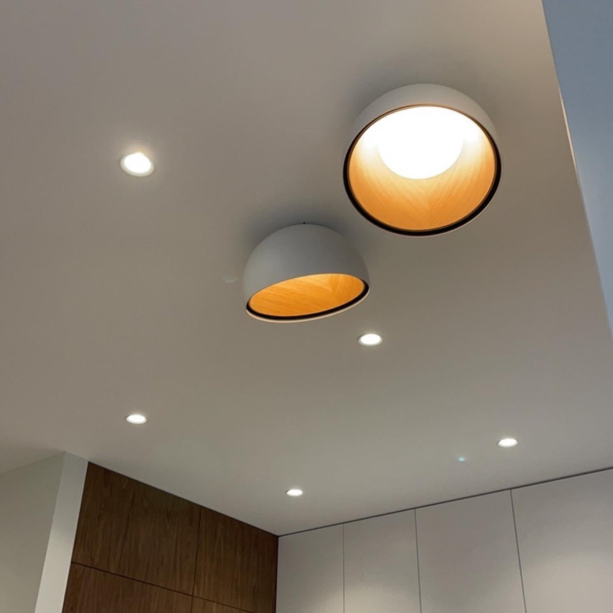 Flanel lampa sufitowa kopuła drewno wewnątrz ciepła nowoczesna minimalistyczna salon | Cielum