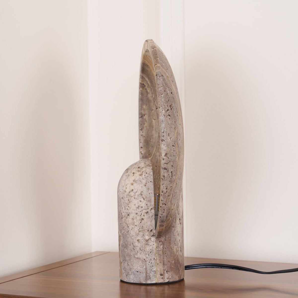 Valemu saucer-base travertine lampa stołowa