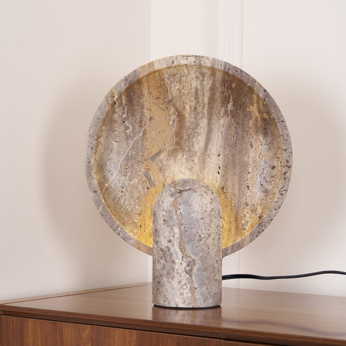 Valemu saucer-base travertine lampa stołowa
