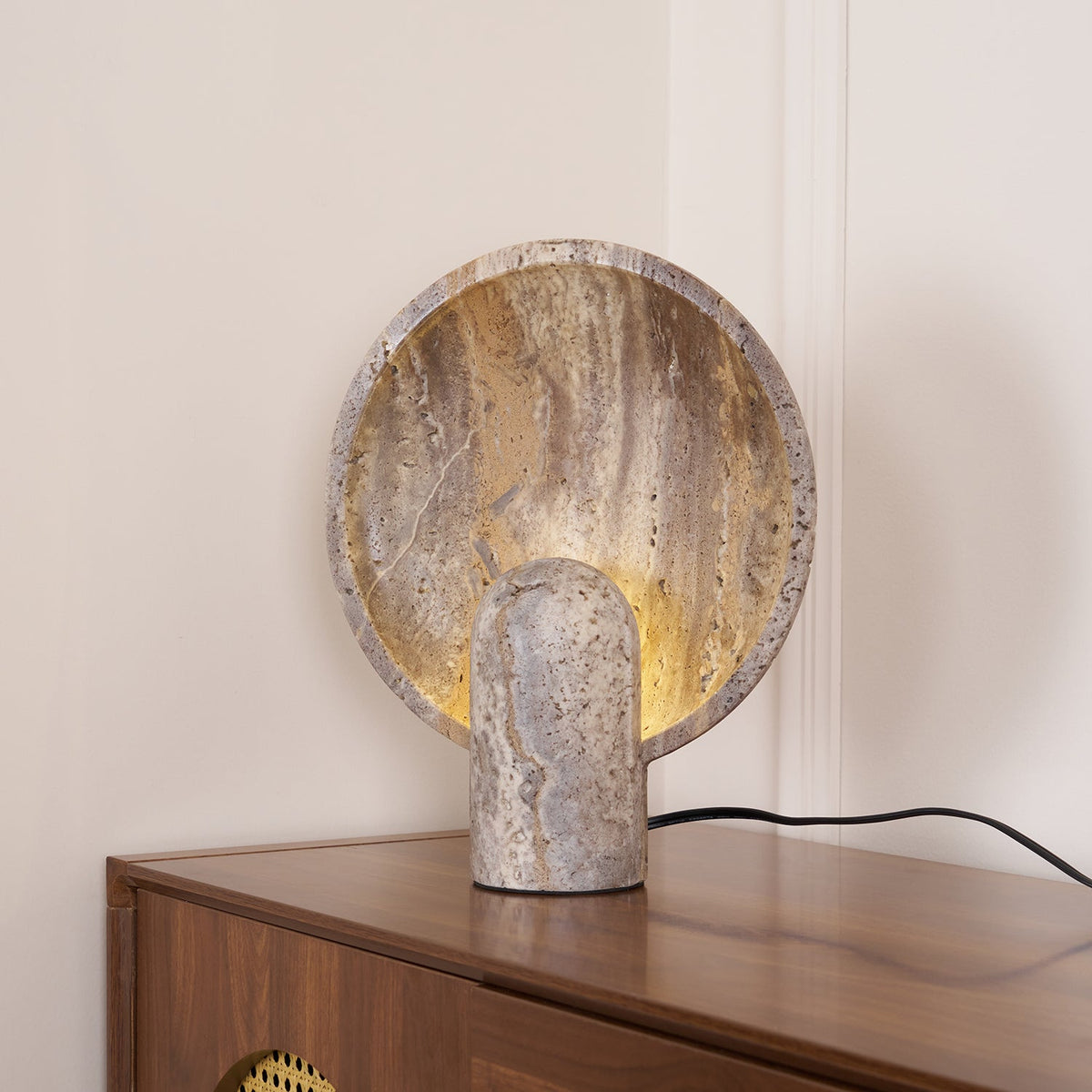 Valemu saucer-base travertine lampa stołowa