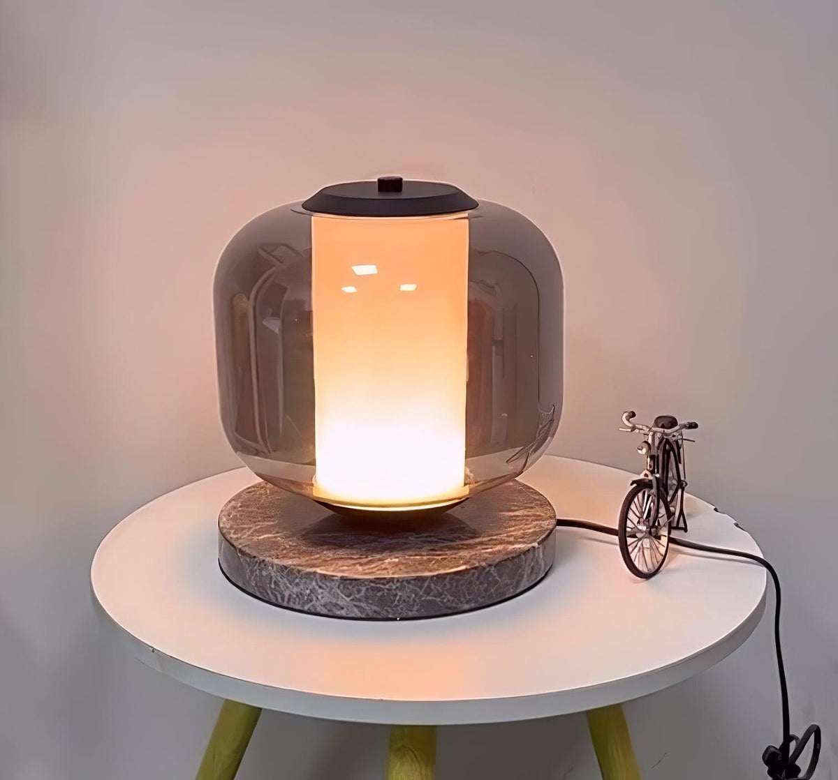 Aaron nowoczesna lampa stołowa z marmuru