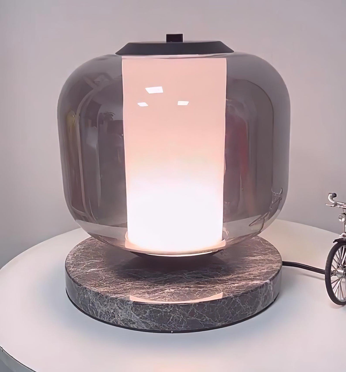 Aaron nowoczesna lampa stołowa z marmuru