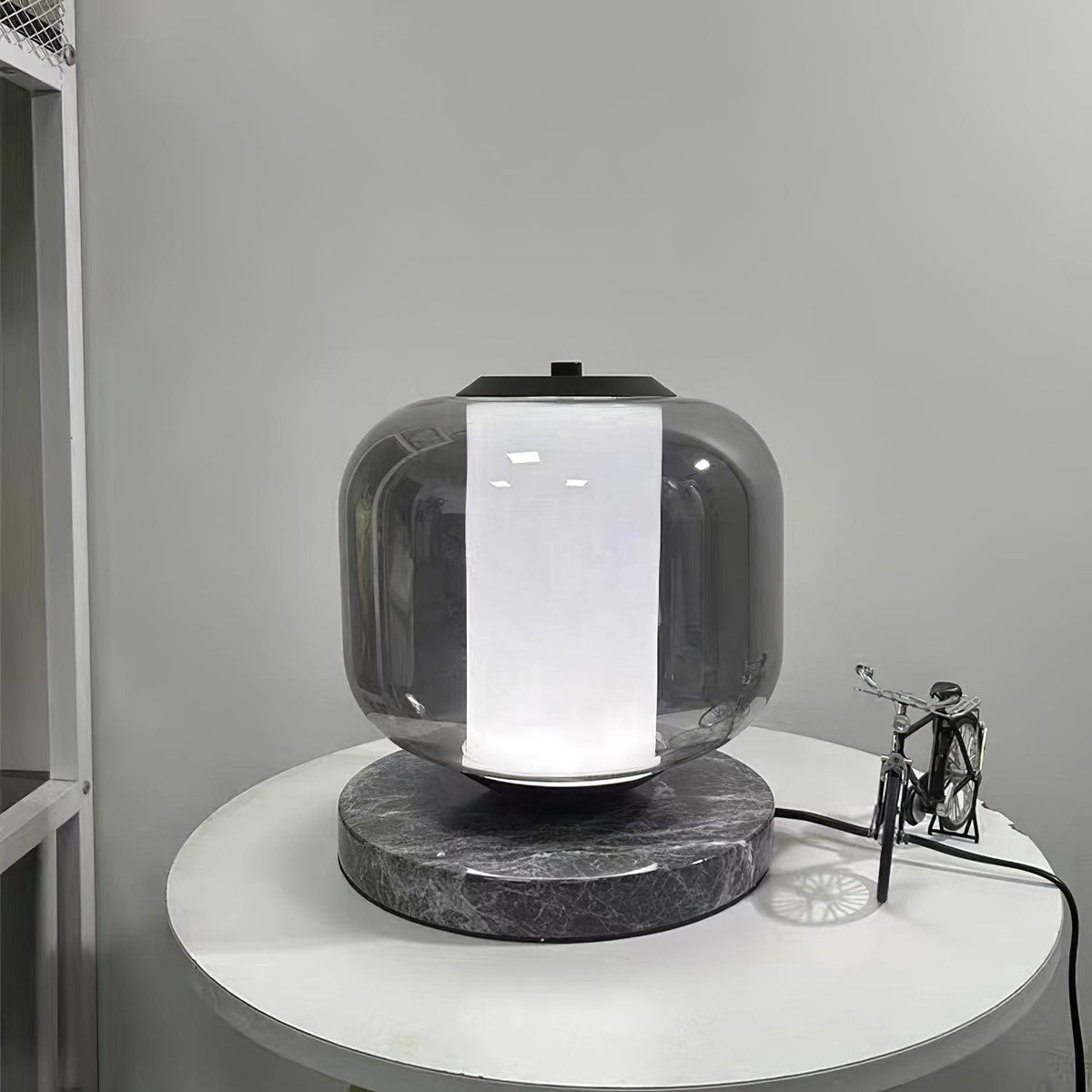 Aaron nowoczesna lampa stołowa z marmuru