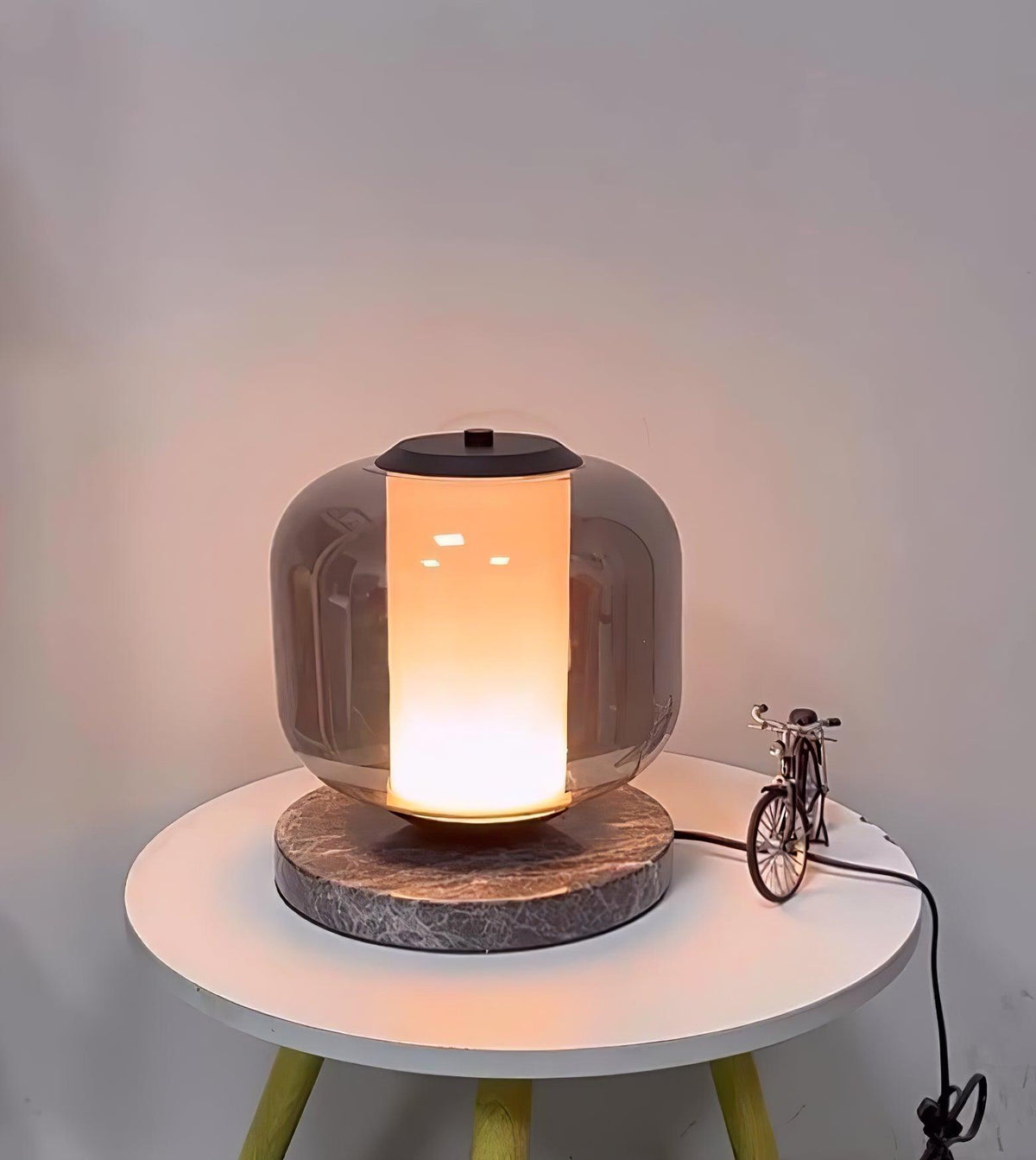 Aaron nowoczesna lampa stołowa z marmuru