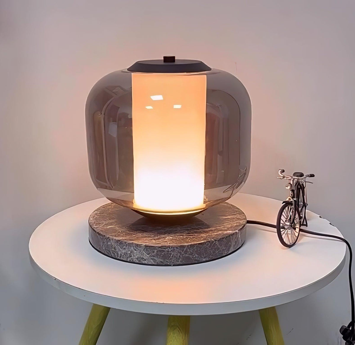 Aaron nowoczesna lampa stołowa z marmuru