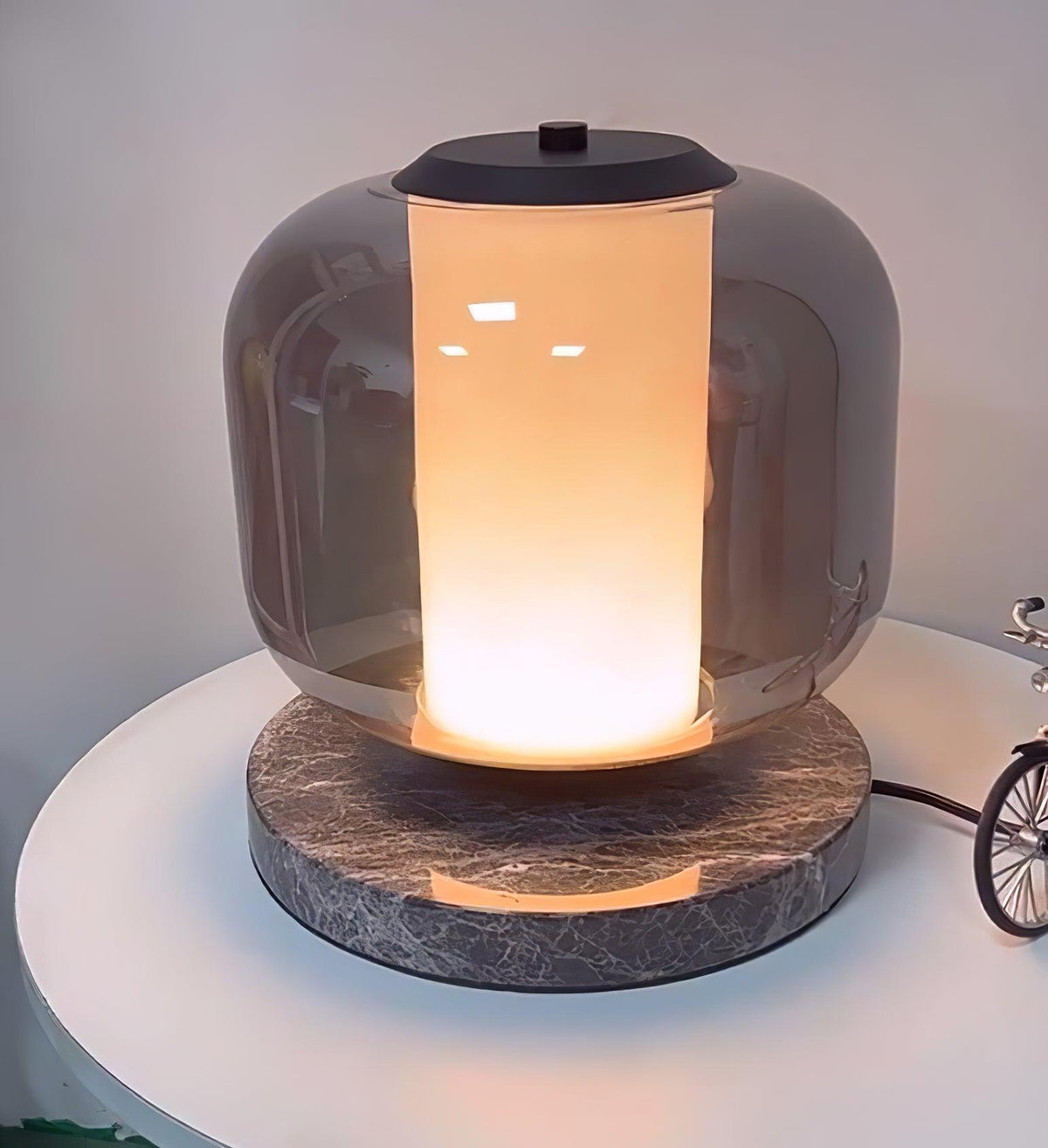 Aaron nowoczesna lampa stołowa z marmuru