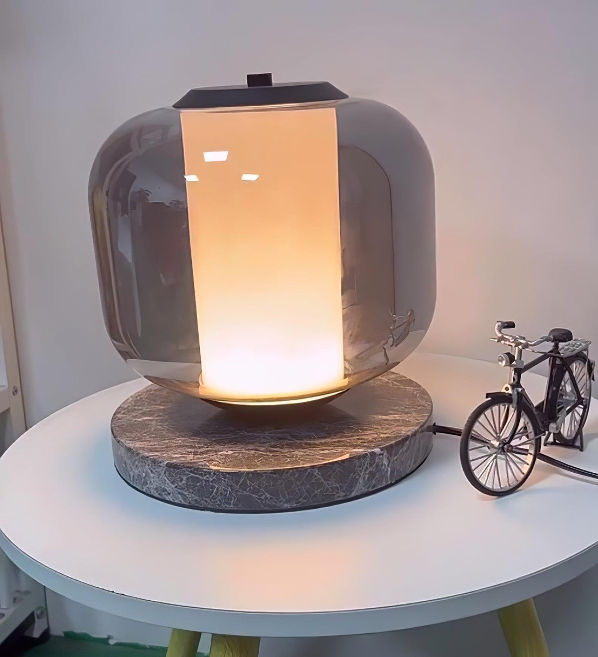 Aaron nowoczesna lampa stołowa z marmuru