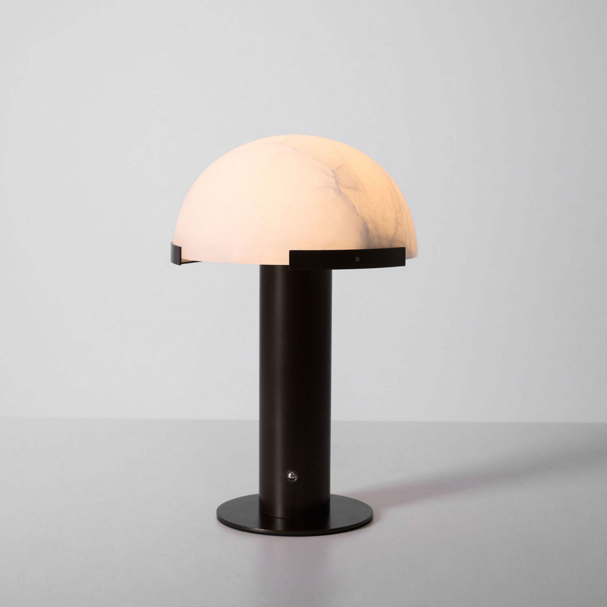 Keir lampa stołowa z alabastrem