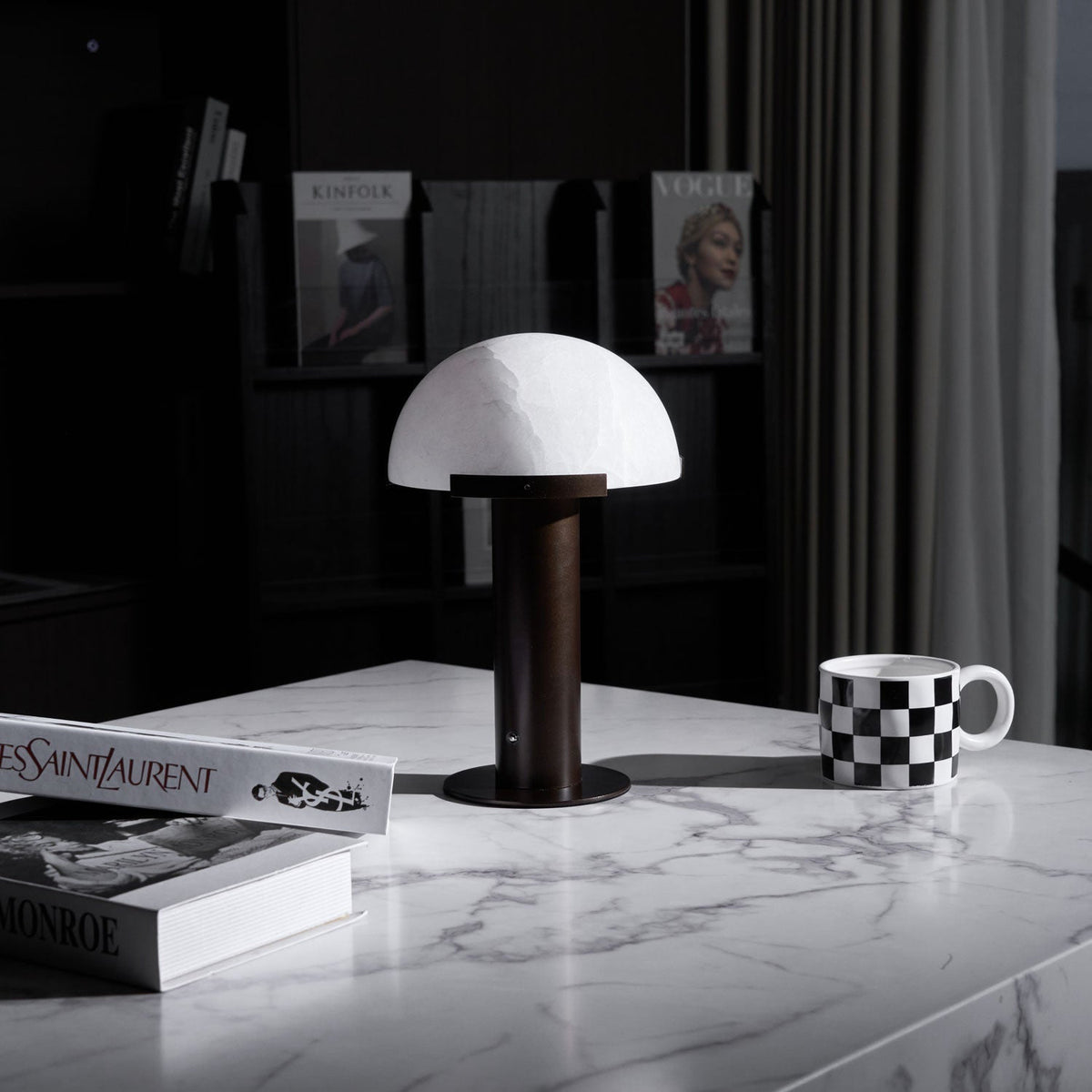 Keir lampa stołowa z alabastrem