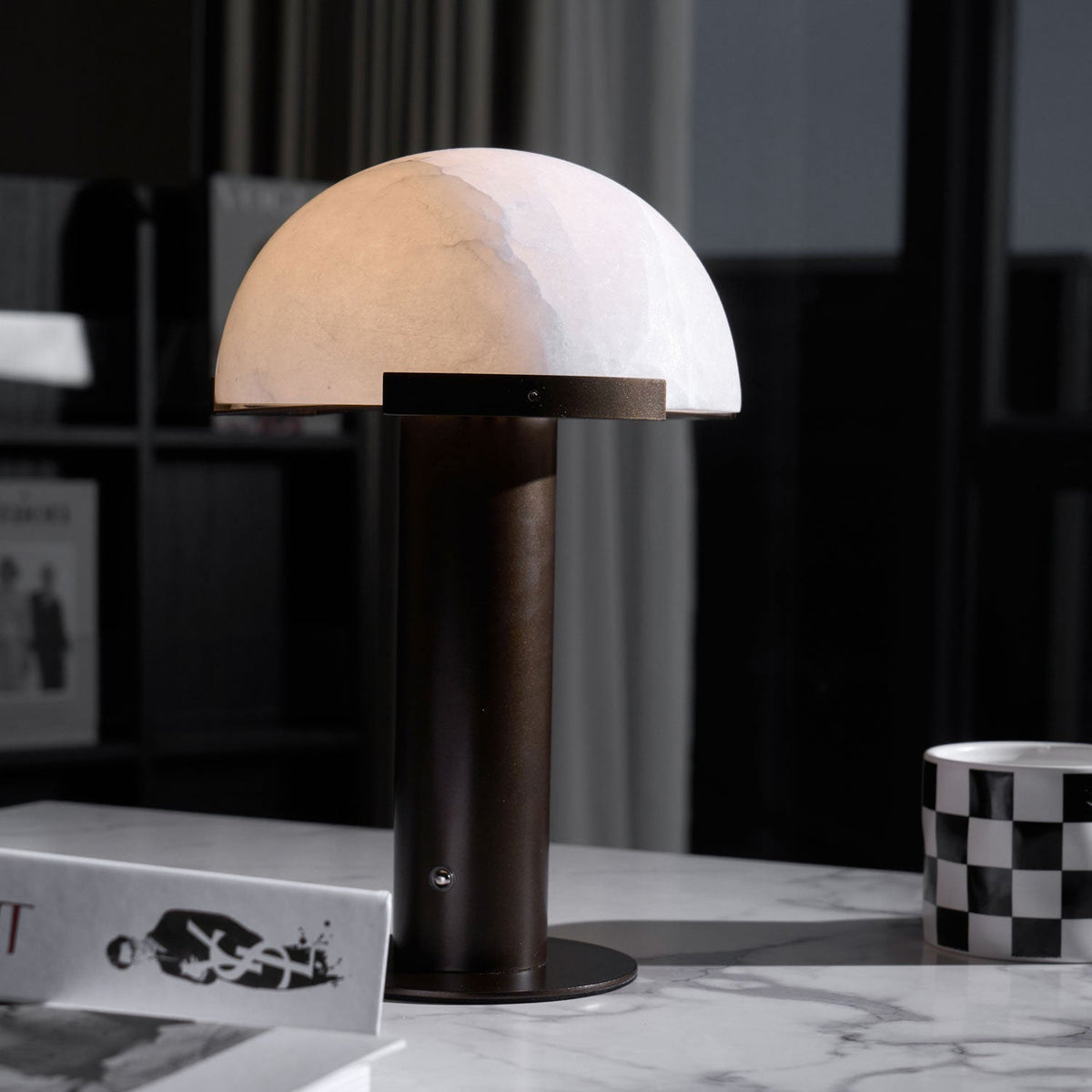 Keir lampa stołowa z alabastrem