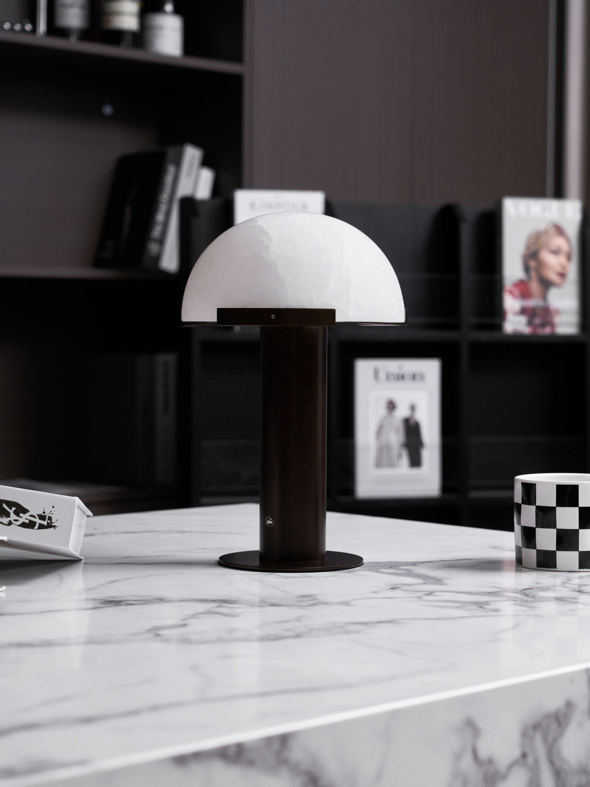 Keir lampa stołowa z alabastrem