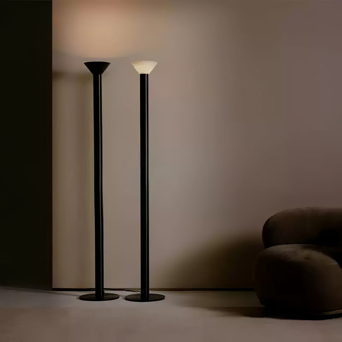 Evvaren kolumnowa lampa stojąca z alabastrem