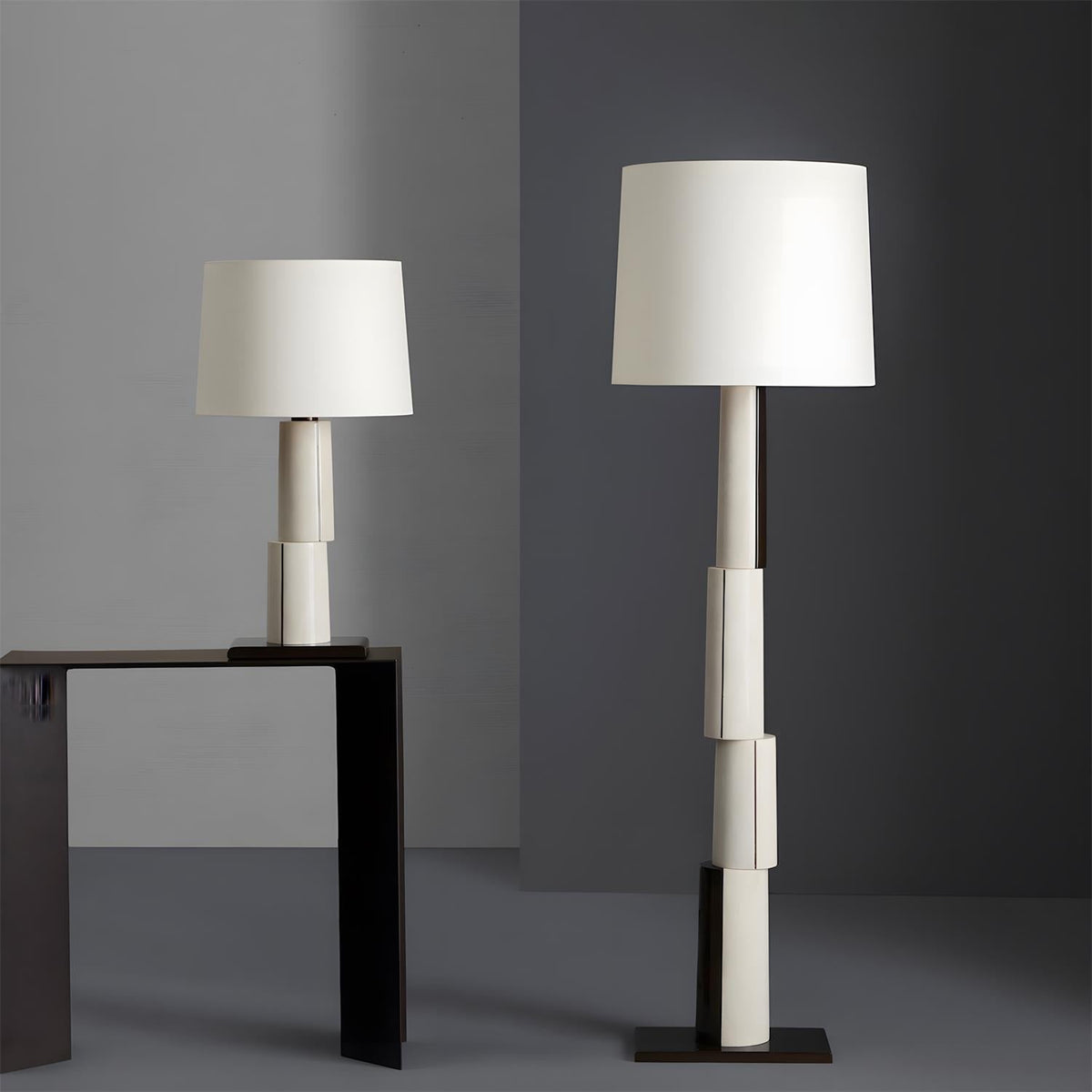 Tate Block lampa stojąca ze skórzanej tkaniny