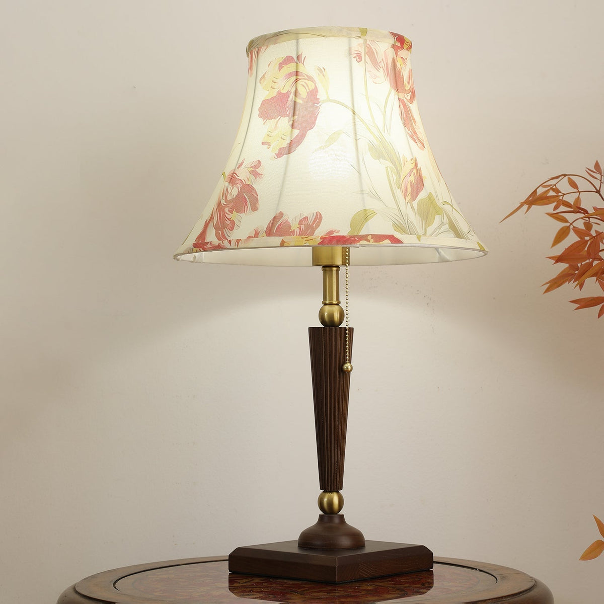 Lampa stołowa Zarw z drewna i płótna