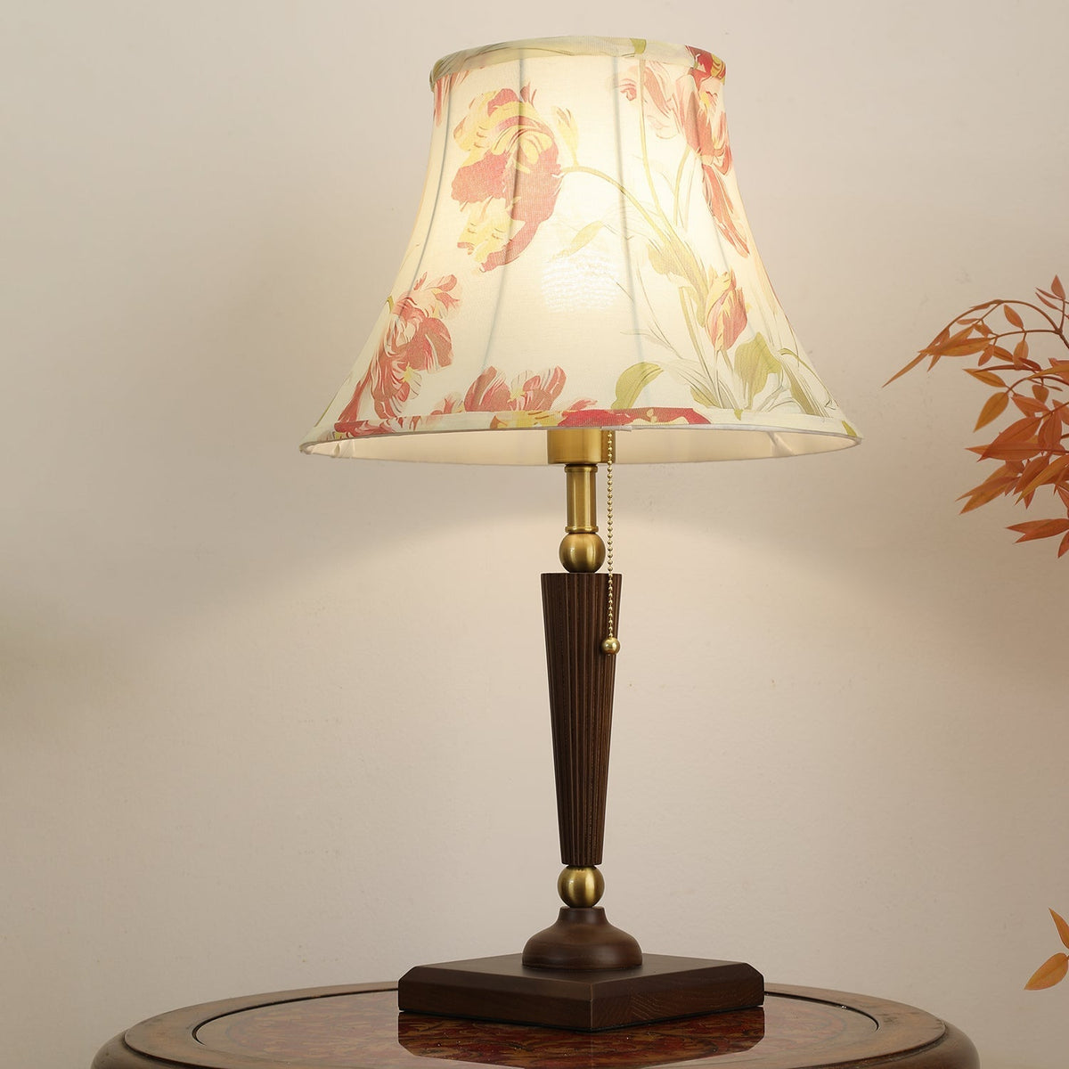 Lampa stołowa Zarw z drewna i płótna