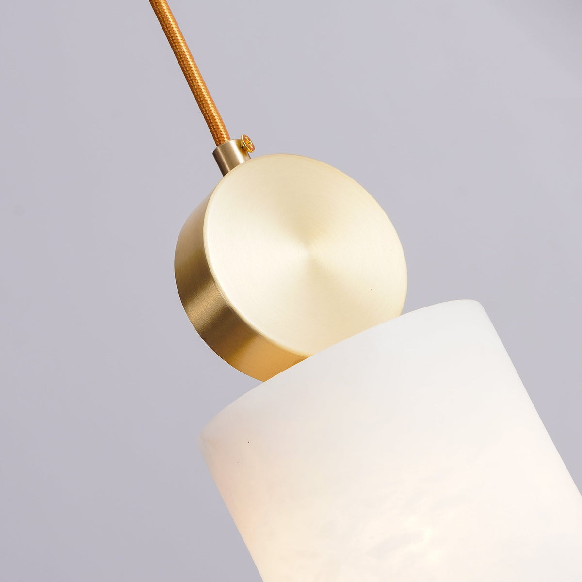 Salen lampa wisząca z alabastrem i miedzią