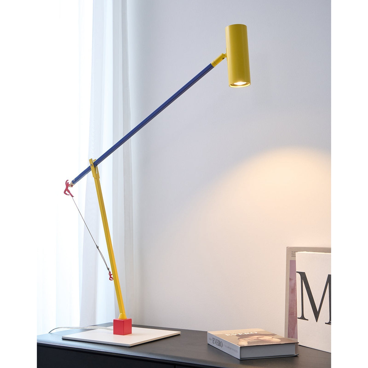 Ember nowoczesna minimalistyczna lampa stołowa