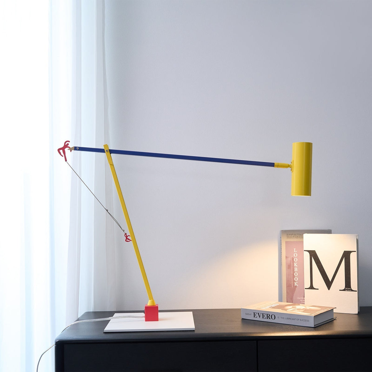 Ember nowoczesna minimalistyczna lampa stołowa