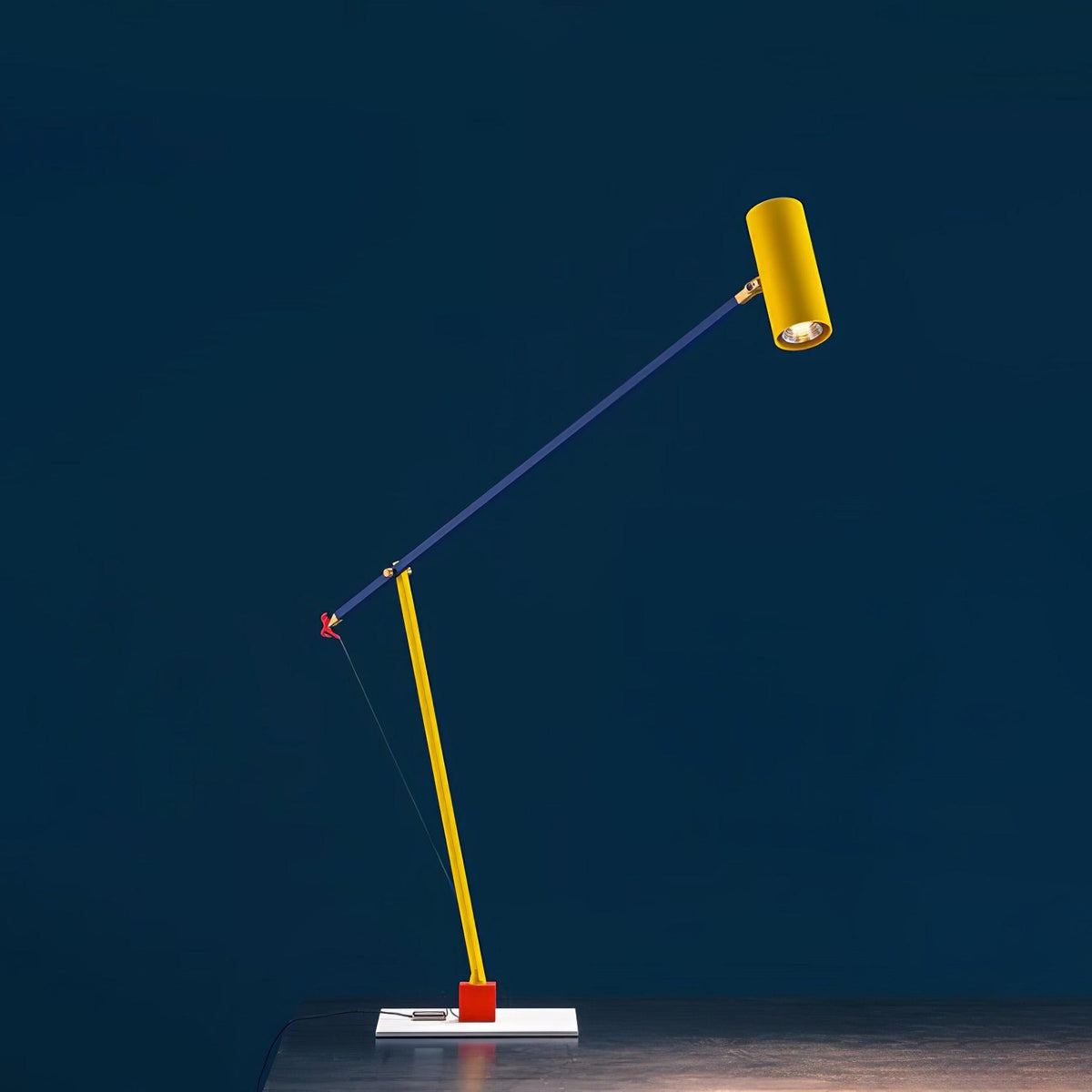 Ember nowoczesna minimalistyczna lampa stołowa