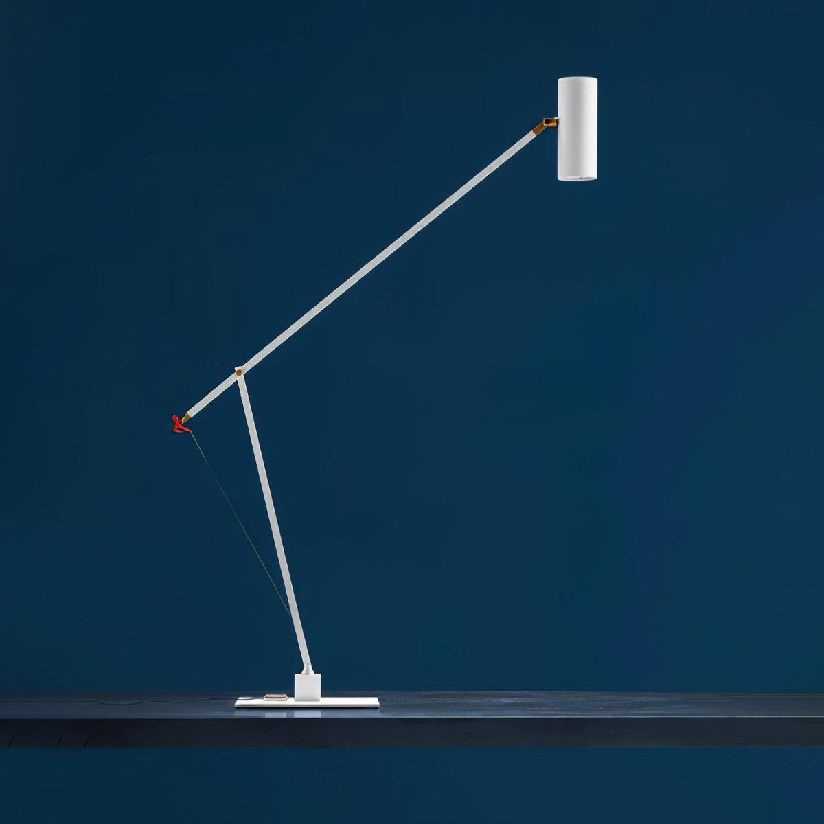 Ember nowoczesna minimalistyczna lampa stołowa